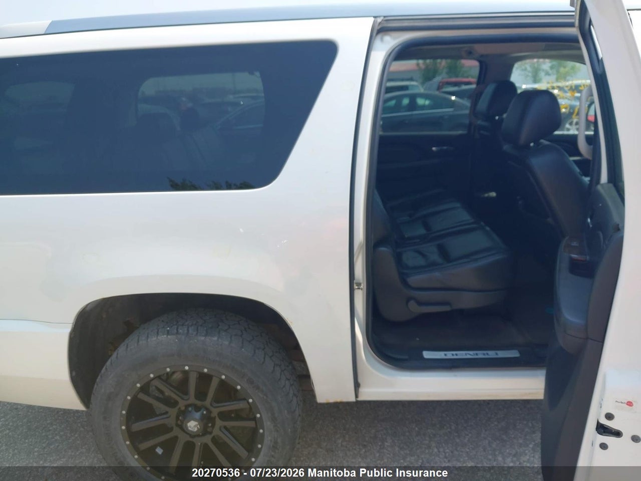 2011 GMC YUKON XL DENALI thumbnail 8