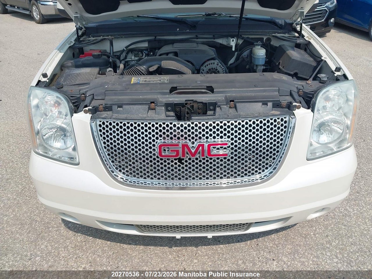 2011 GMC YUKON XL DENALI thumbnail 10