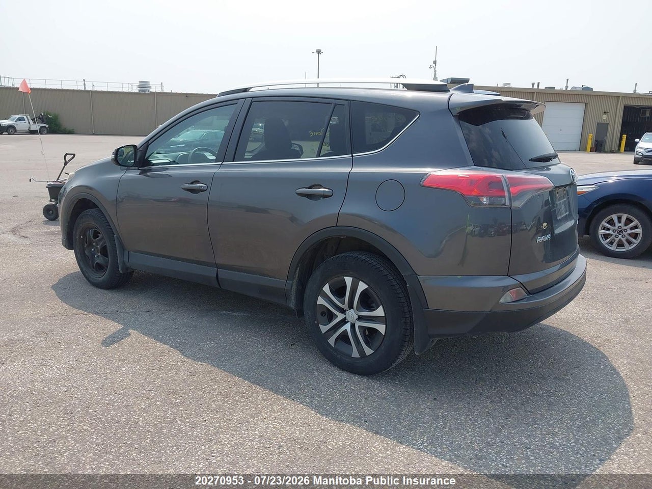 2016 TOYOTA RAV4 LE thumbnail 4