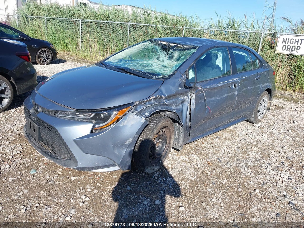 2022 TOYOTA COROLLA LE thumbnail 3