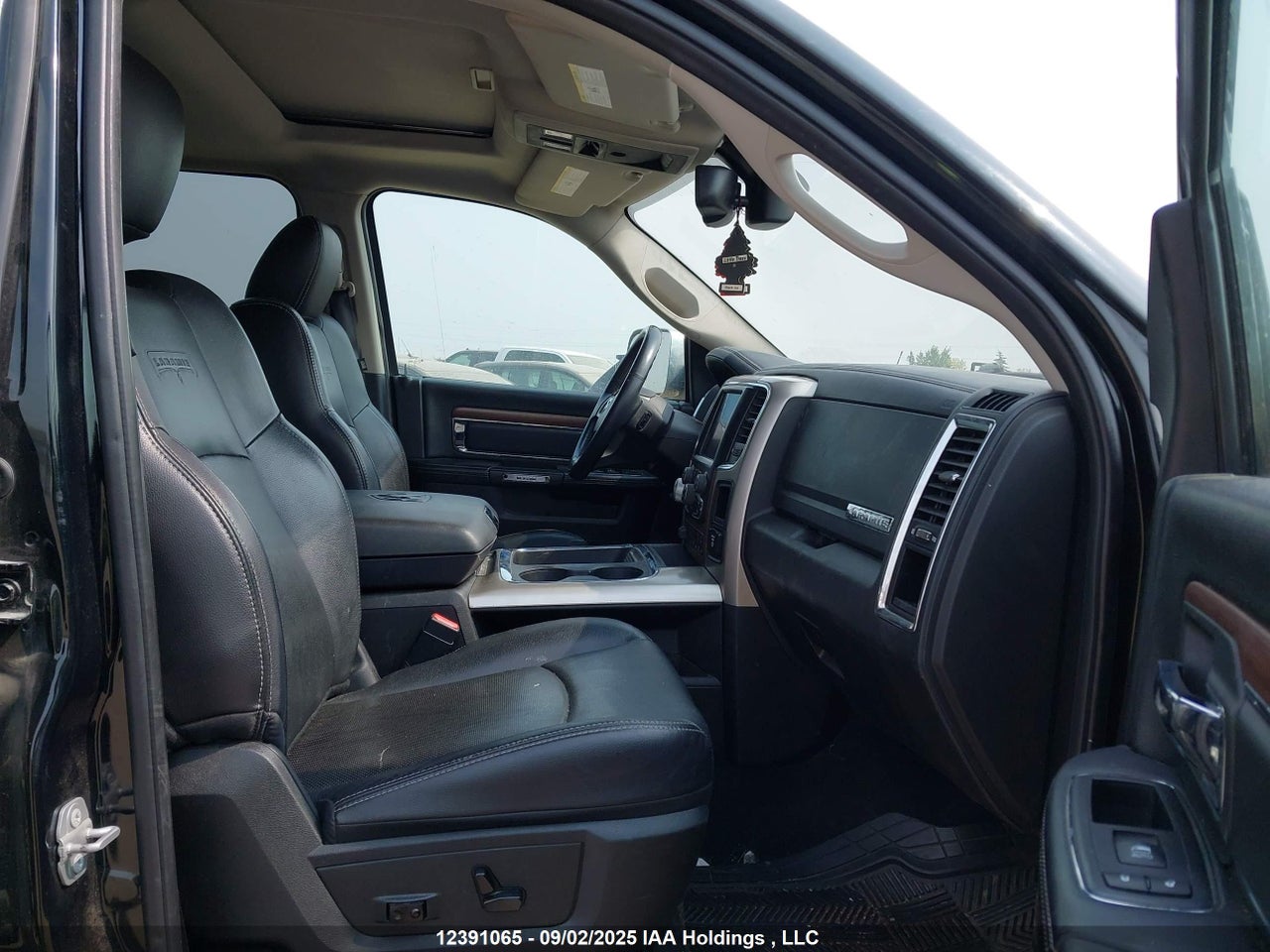 2016 RAM 1500 LARAMIE thumbnail 6