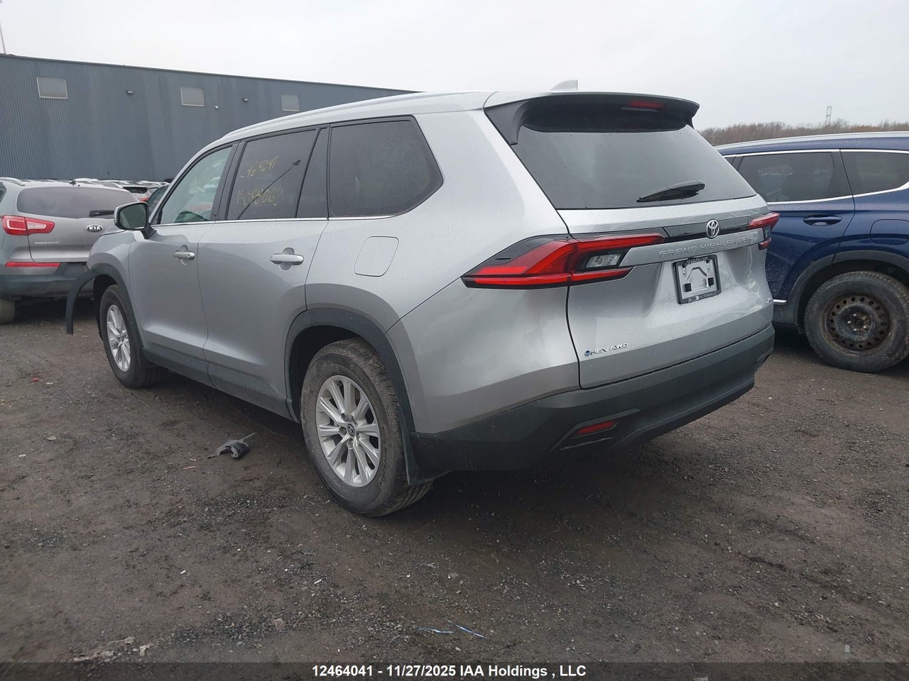2025 TOYOTA GRAND HIGHLANDER HYBRID XLE thumbnail 4