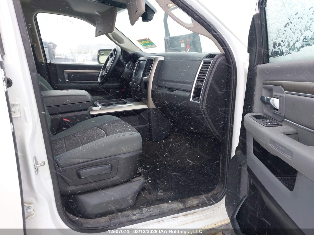 2013 RAM 1500 SLT thumbnail 6
