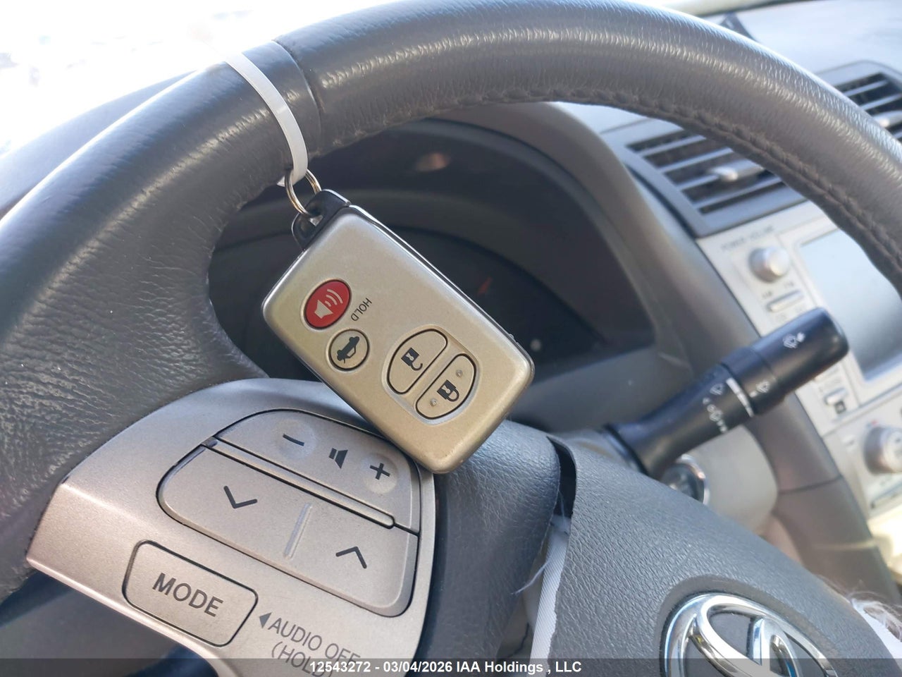 2010 TOYOTA CAMRY XLE thumbnail 12