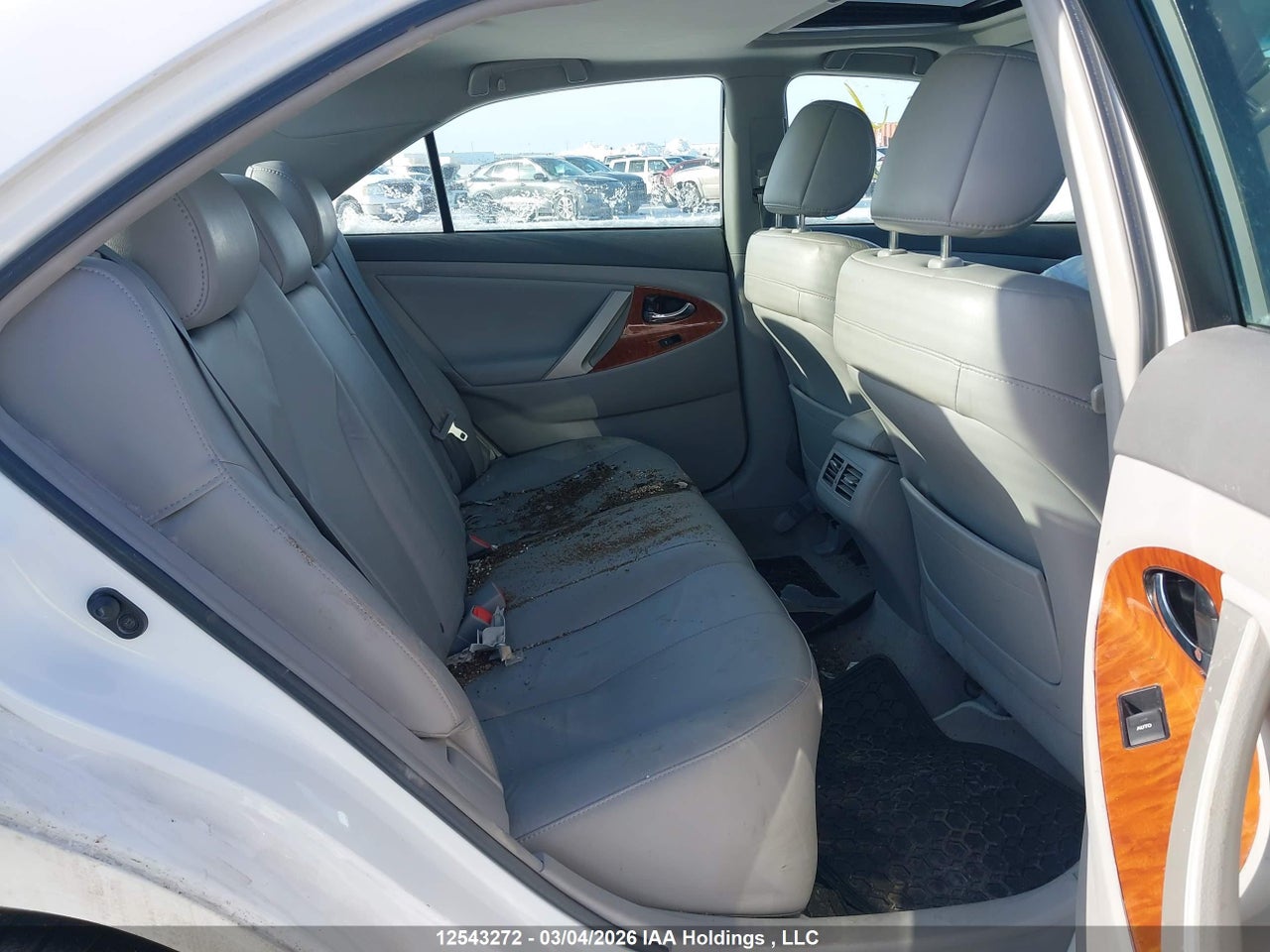 2010 TOYOTA CAMRY XLE thumbnail 9