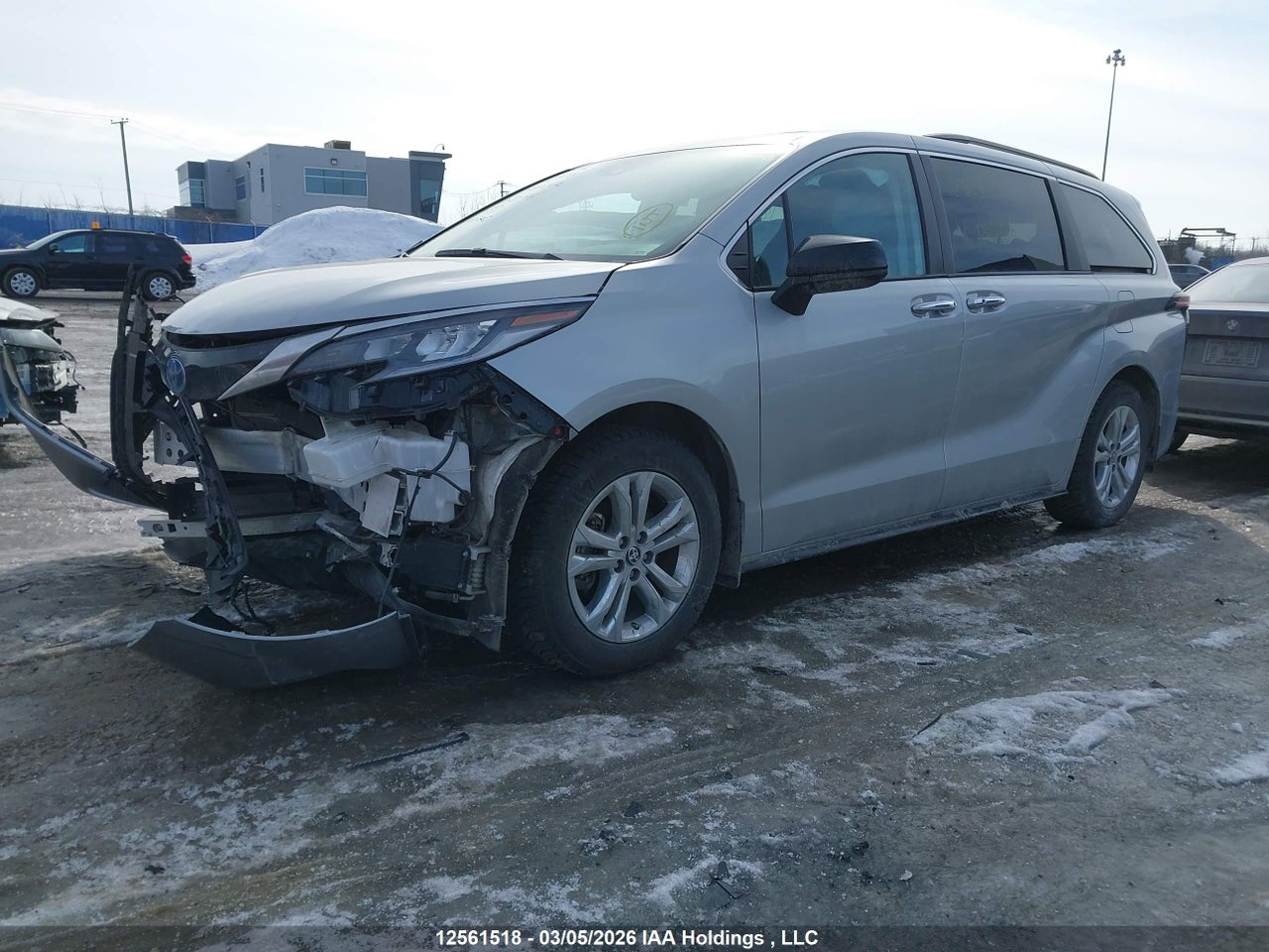 2022 TOYOTA SIENNA LE 8-PASSENGER/LIMITED 7-PASSENGER/XSE 7-PASSENGER thumbnail 3