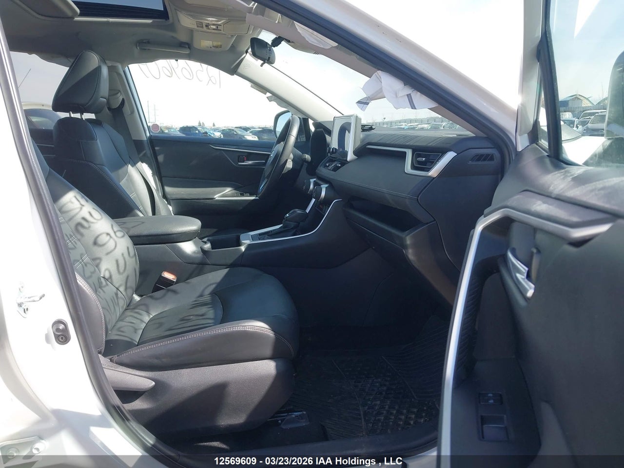 2024 TOYOTA RAV4 XLE thumbnail 6