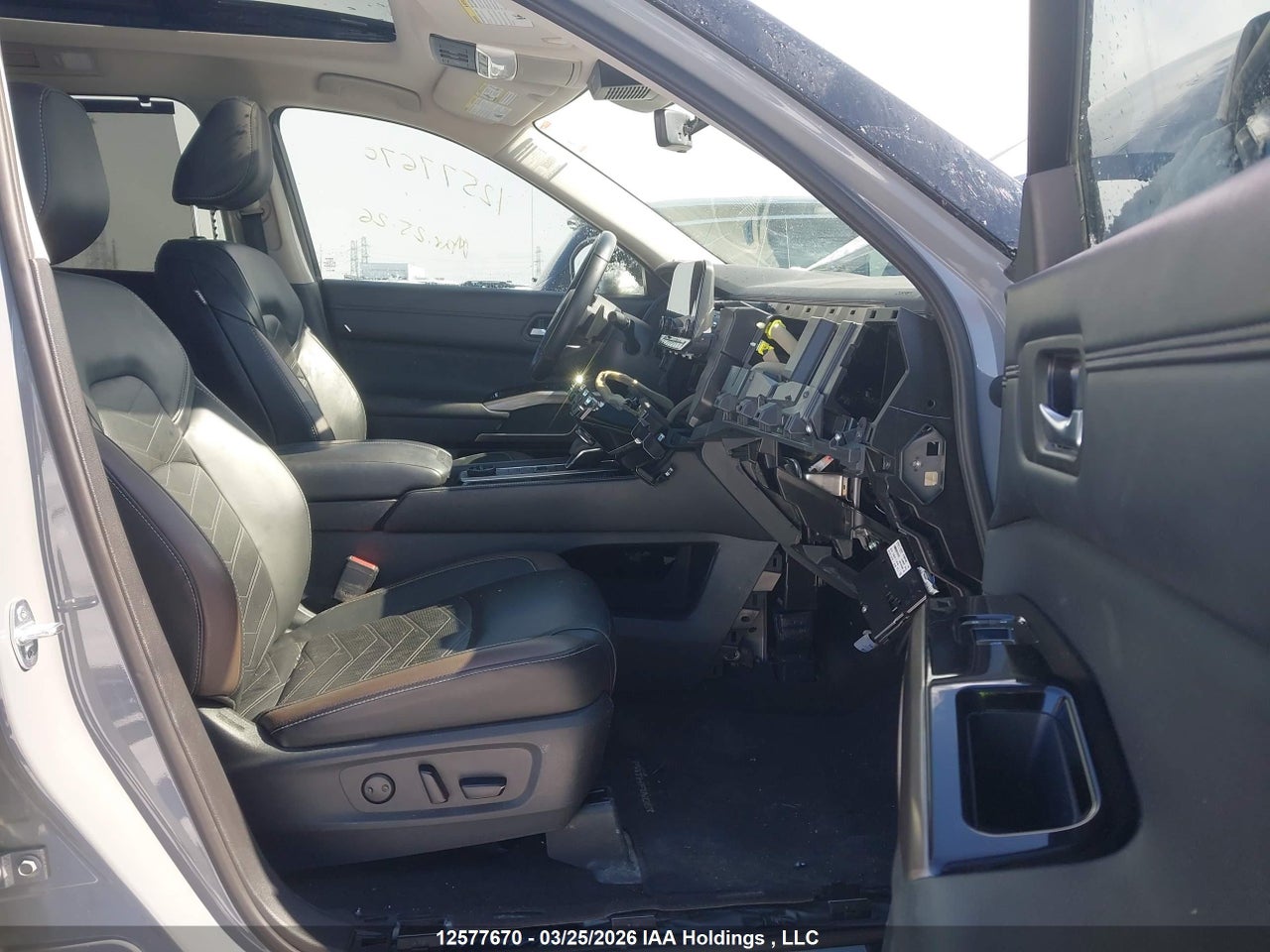 2023 NISSAN PATHFINDER PLATINUM thumbnail 6