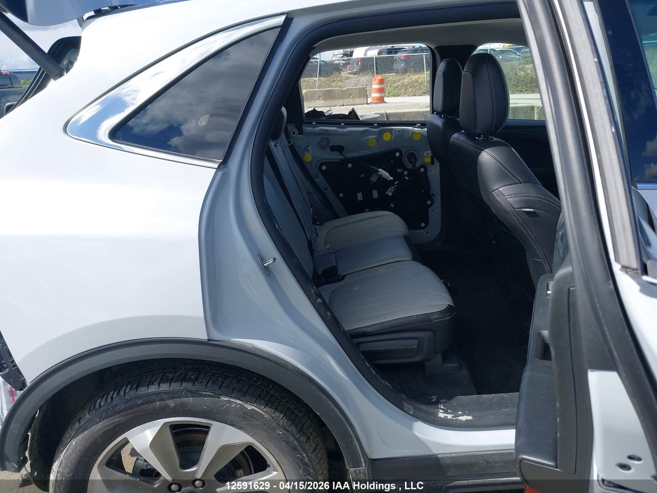2025 FORD ESCAPE PLATINUM thumbnail 9