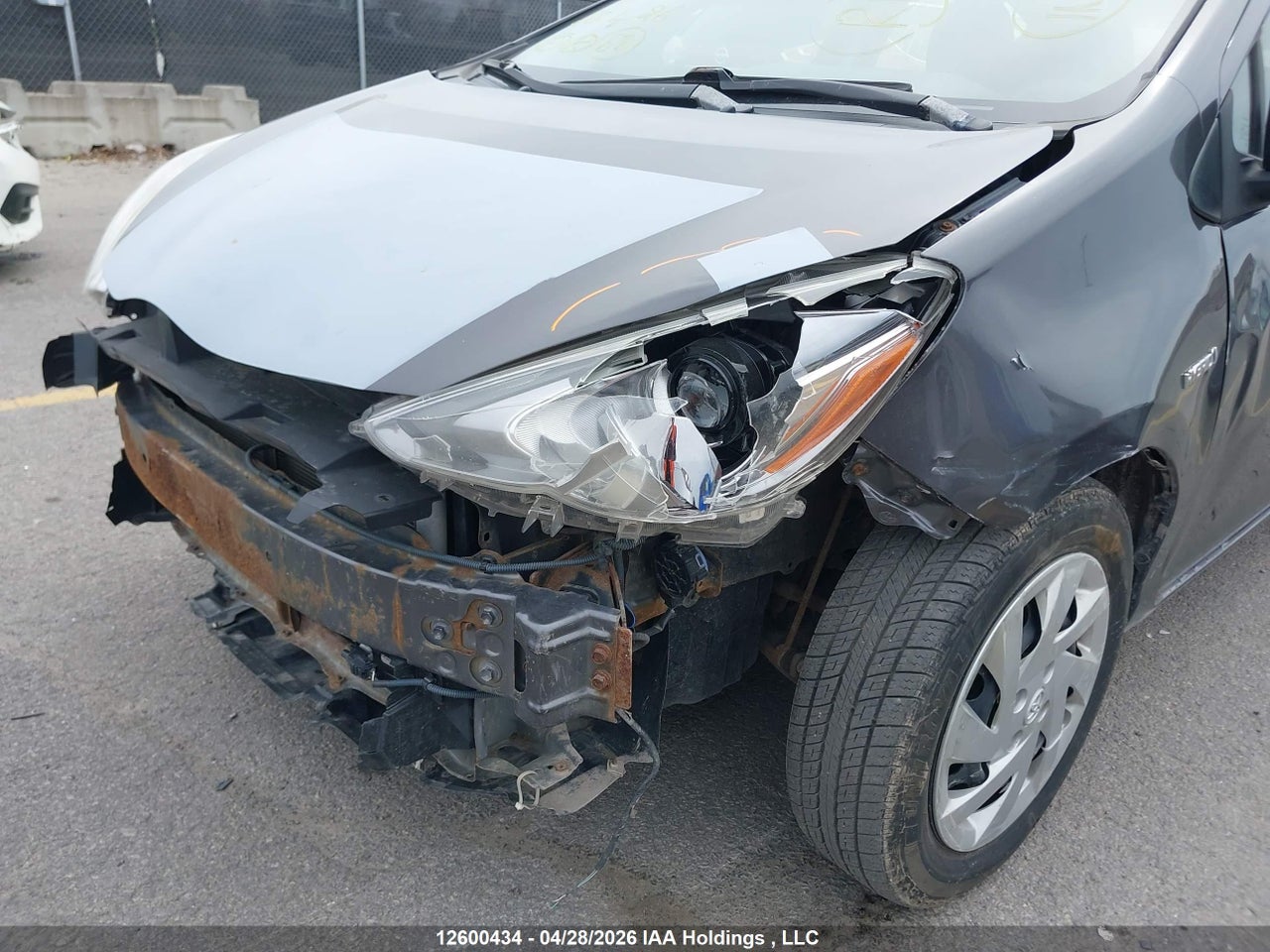 2015 TOYOTA PRIUS thumbnail 7