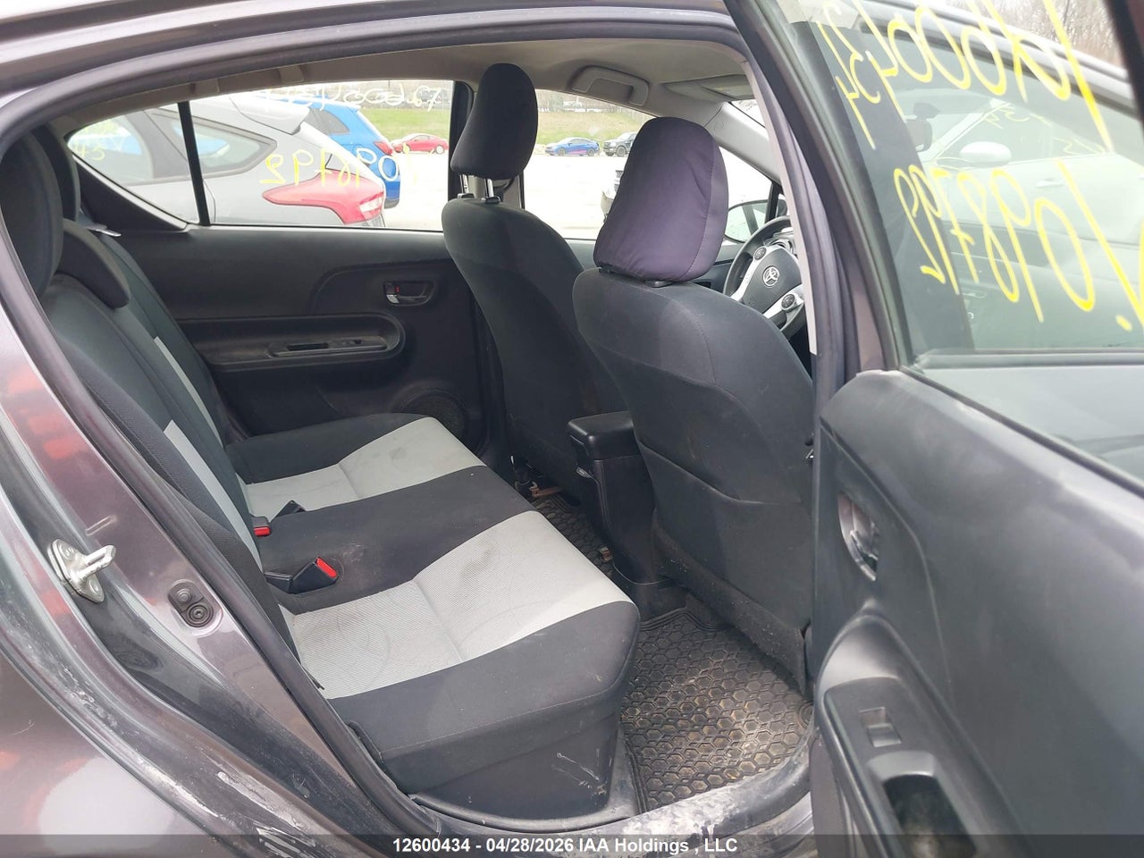 2015 TOYOTA PRIUS thumbnail 9