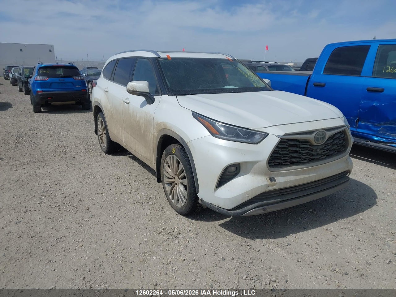 2022 TOYOTA HIGHLANDER LIMITED thumbnail 2
