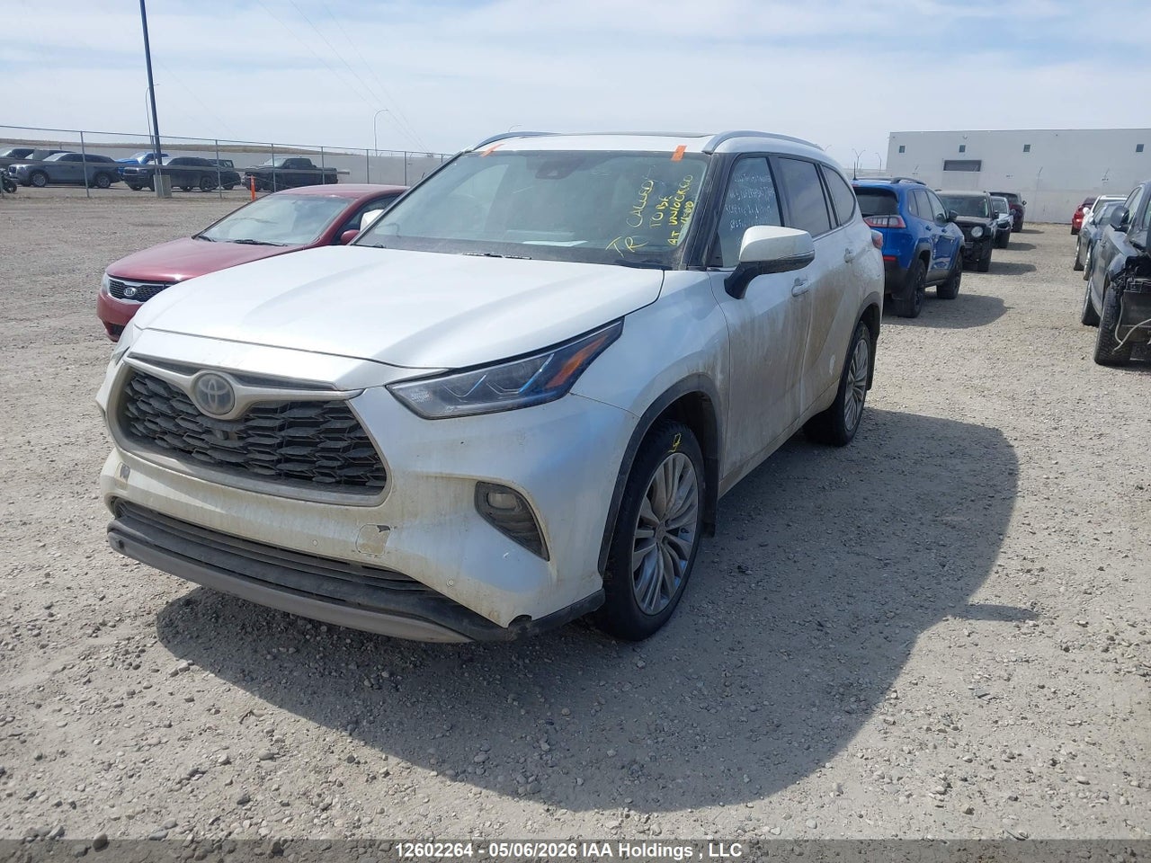 2022 TOYOTA HIGHLANDER LIMITED thumbnail 3