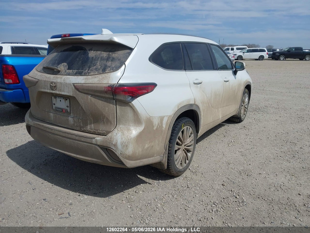 2022 TOYOTA HIGHLANDER LIMITED thumbnail 5