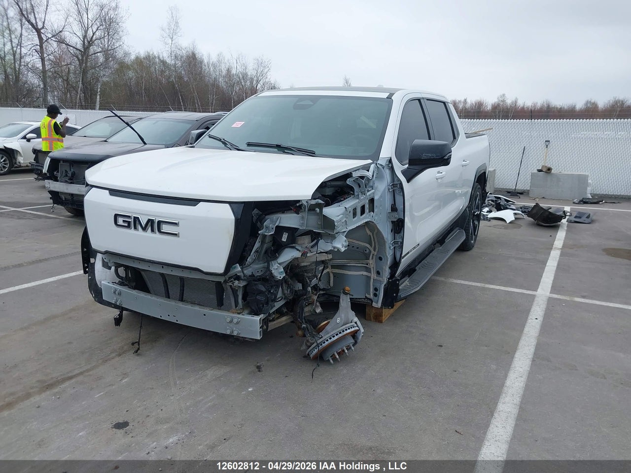 2025 GMC SIERRA EV EXTENDED RANGE DENALI 4WD thumbnail 3