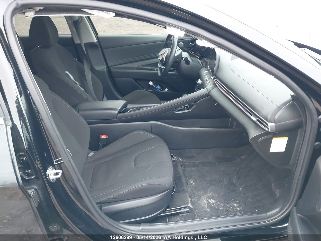 2024 HYUNDAI ELANTRA HYBRID LUXURY thumbnail 6