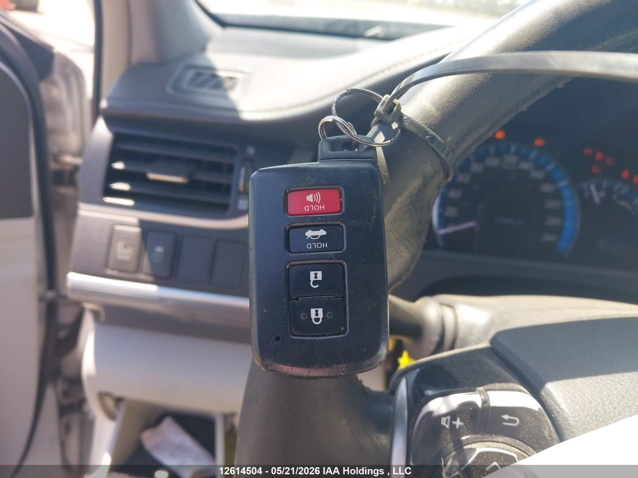 2014 TOYOTA CAMRY thumbnail 12