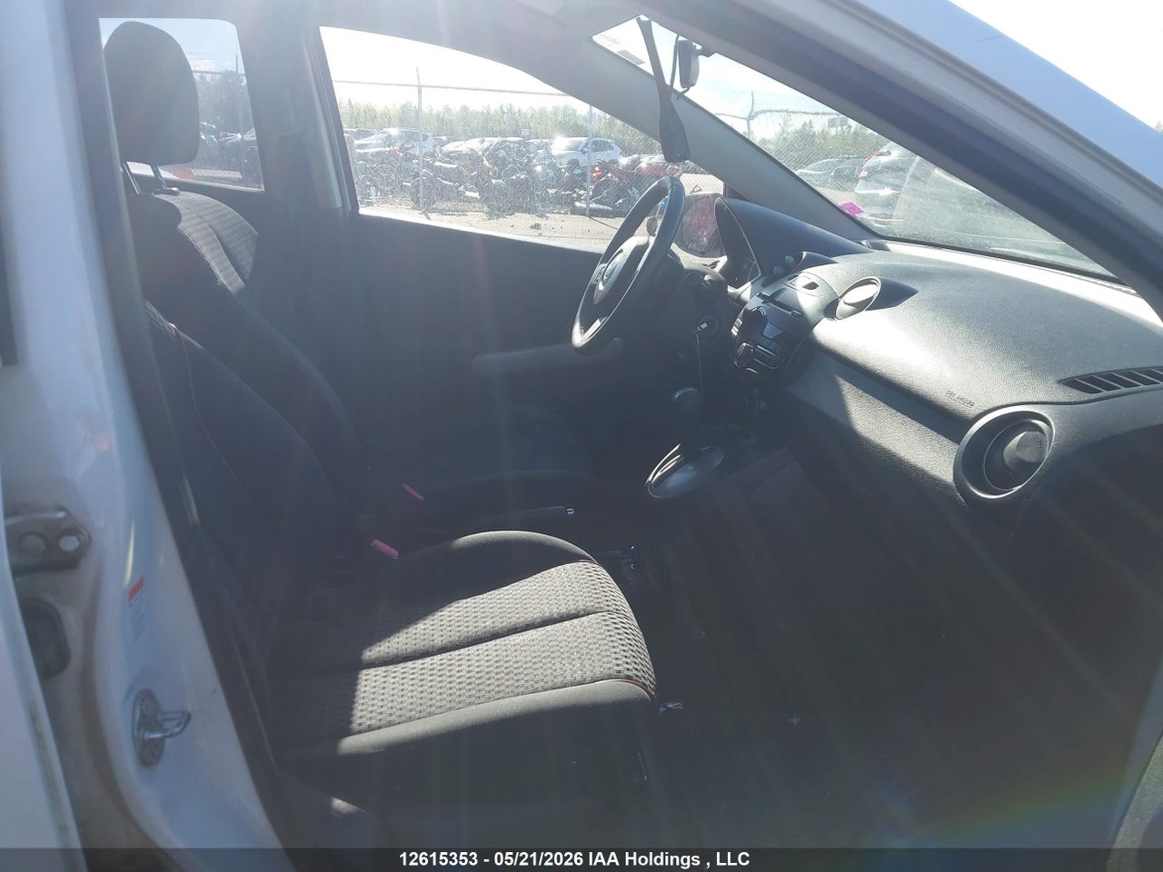 2011 MAZDA MAZDA2 thumbnail 6