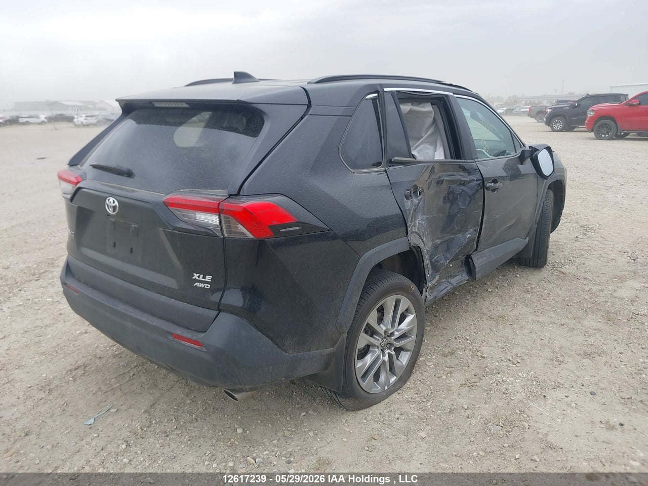 2025 TOYOTA RAV4 XLE thumbnail 5