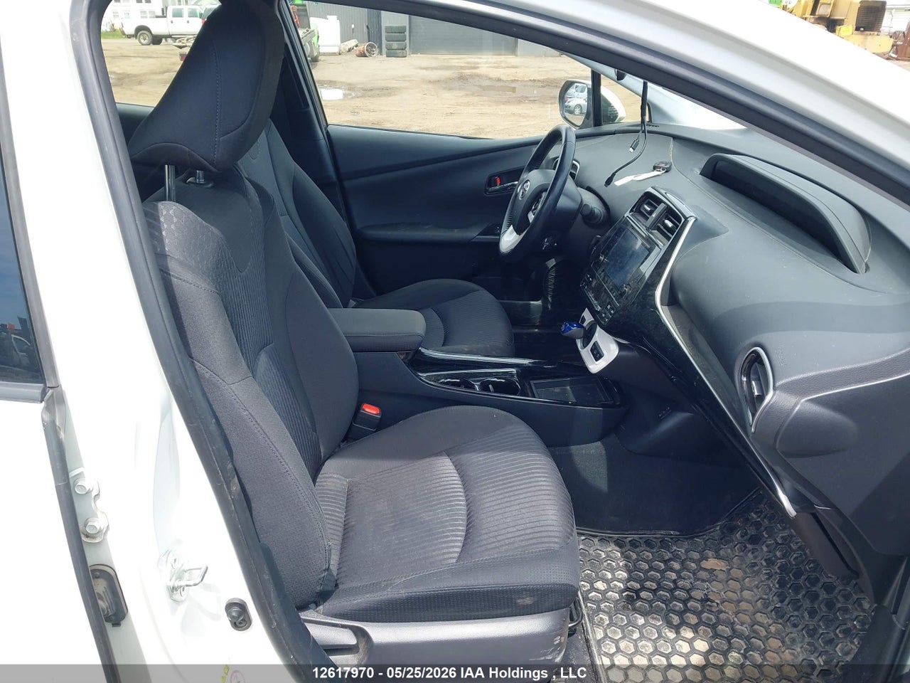 2018 TOYOTA PRIUS PRIME UPGRADE thumbnail 6