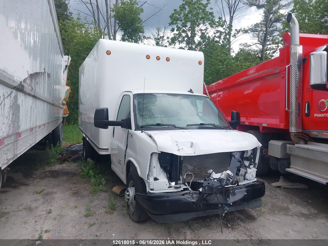 2024 CHEVROLET EXPRESS CUTAWAY 4500 VAN thumbnail 2