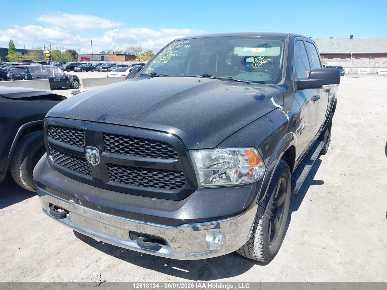 2018 RAM 1500 SLT thumbnail 3