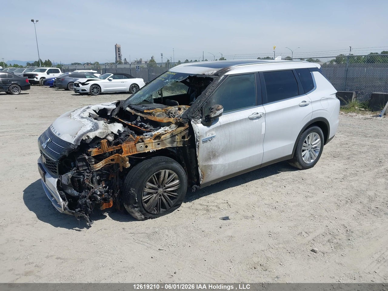2025 MITSUBISHI OUTLANDER PHEV LE/SE/SEL S-AWC thumbnail 3