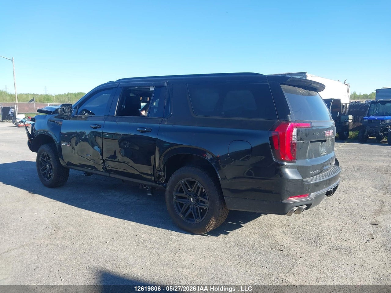 2025 GMC YUKON XL thumbnail 4