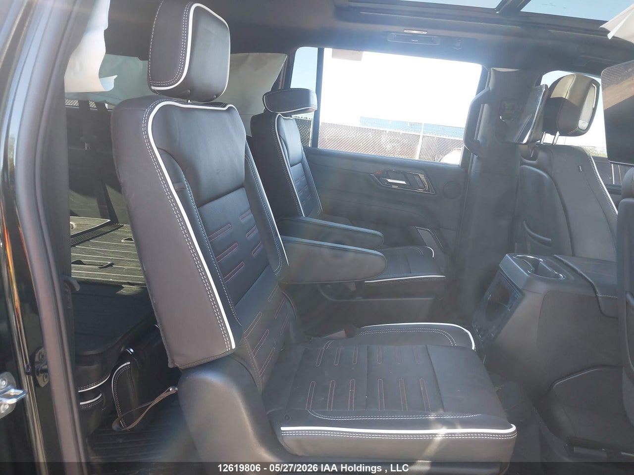 2025 GMC YUKON XL thumbnail 9