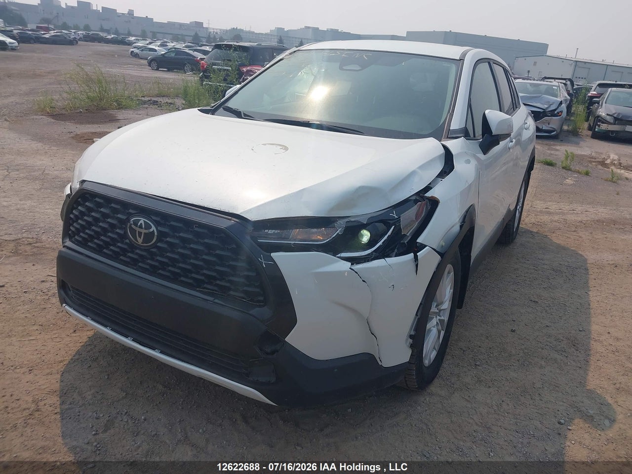 2024 TOYOTA COROLLA CROSS LE thumbnail 3