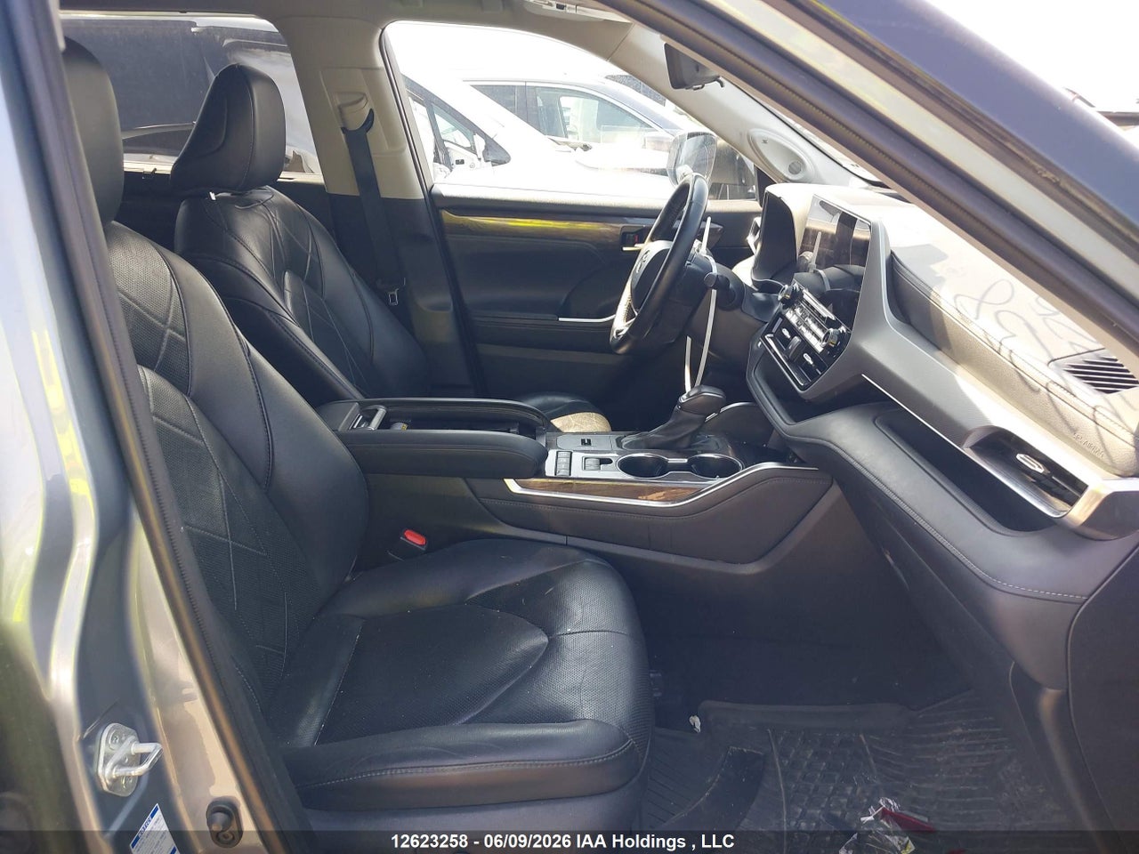 2021 TOYOTA HIGHLANDER HYBRID LIMITED thumbnail 6