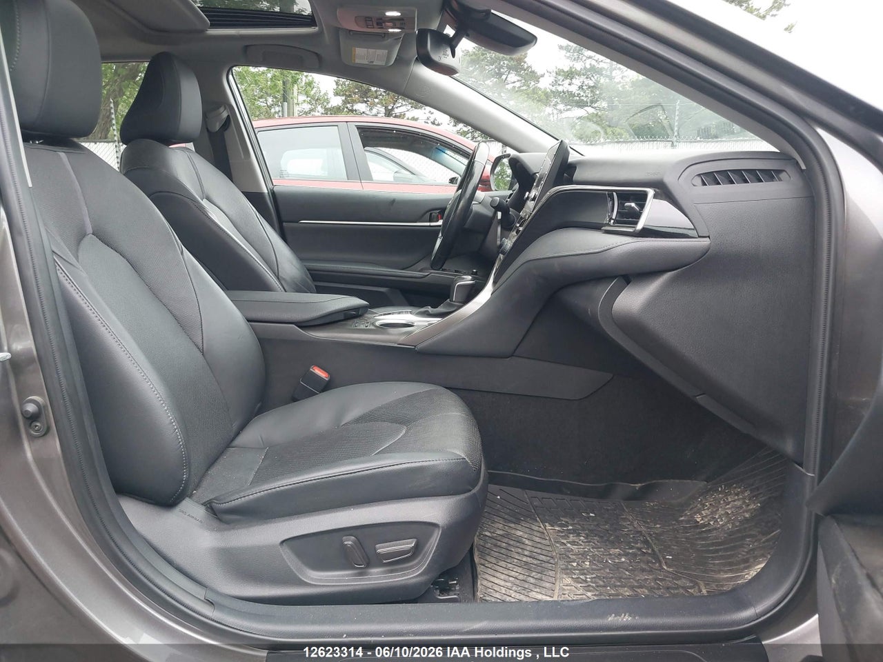 2023 TOYOTA CAMRY HYBRID XLE thumbnail 6