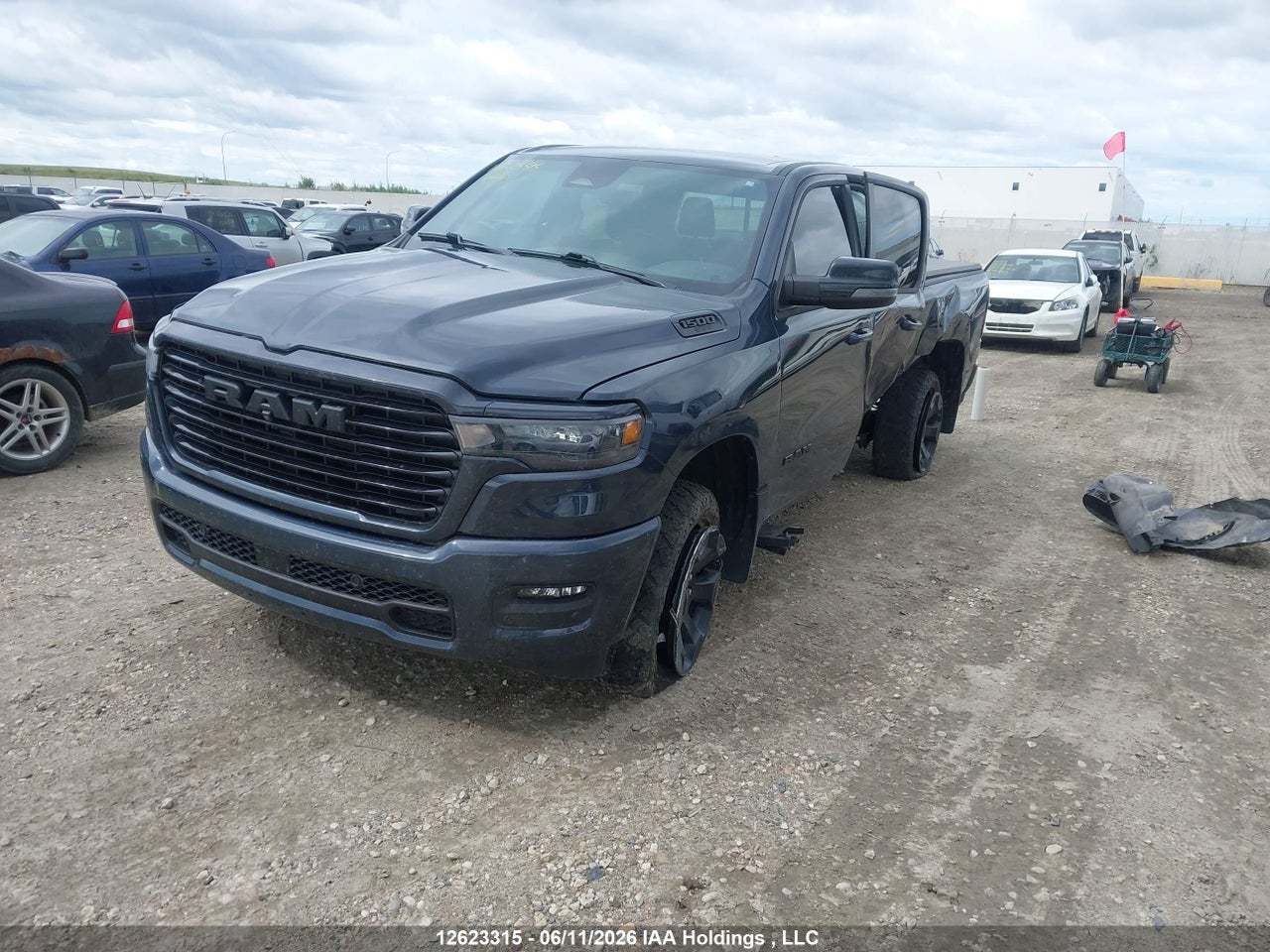 2025 RAM 1500 SPORT thumbnail 3