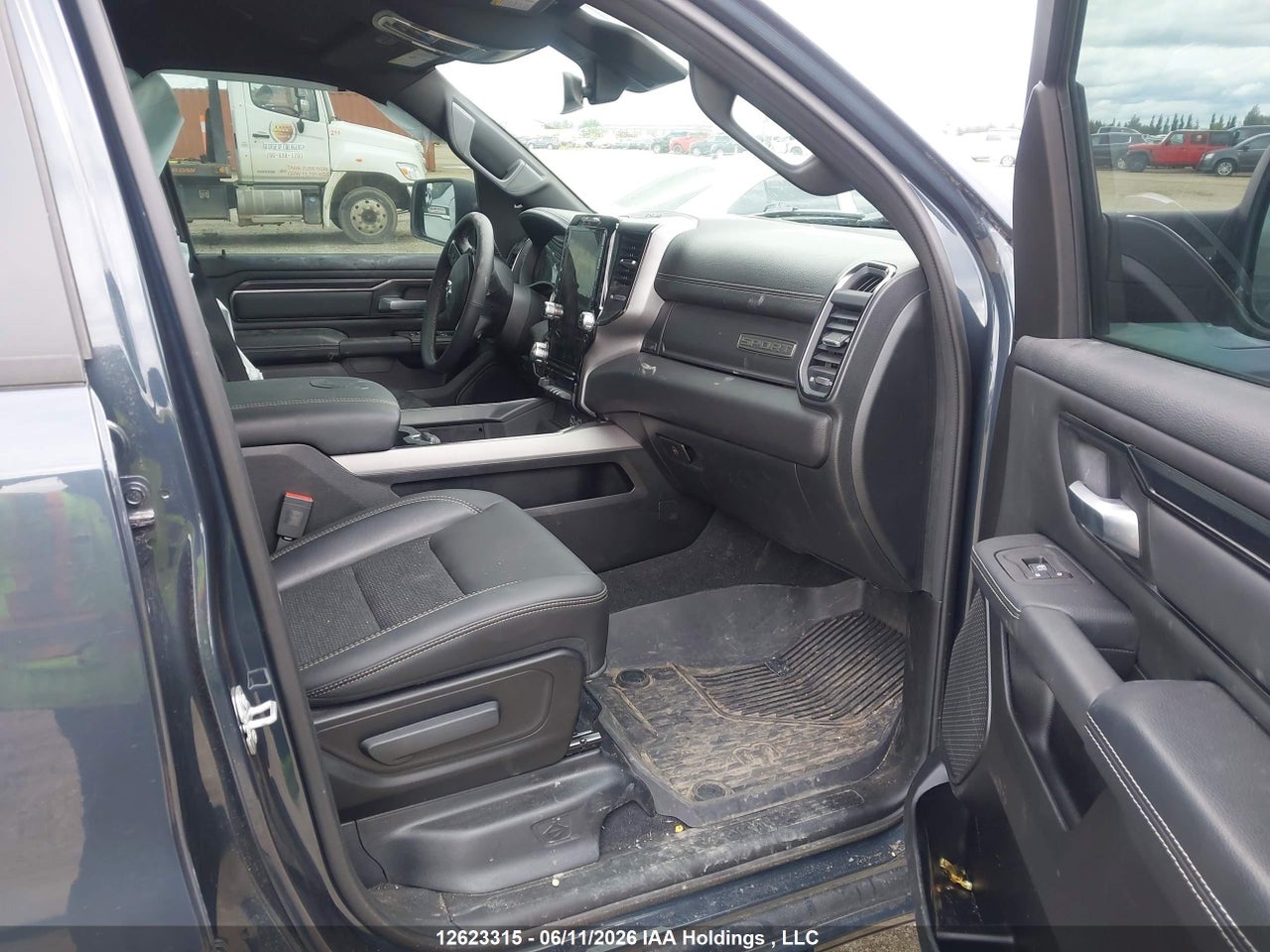 2025 RAM 1500 SPORT thumbnail 6