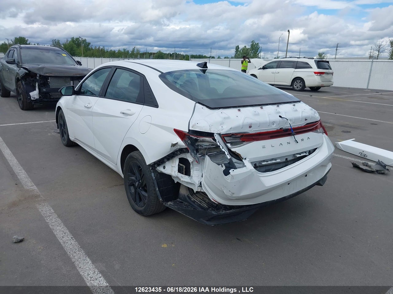 2023 HYUNDAI ELANTRA PREFERRED IVT thumbnail 4