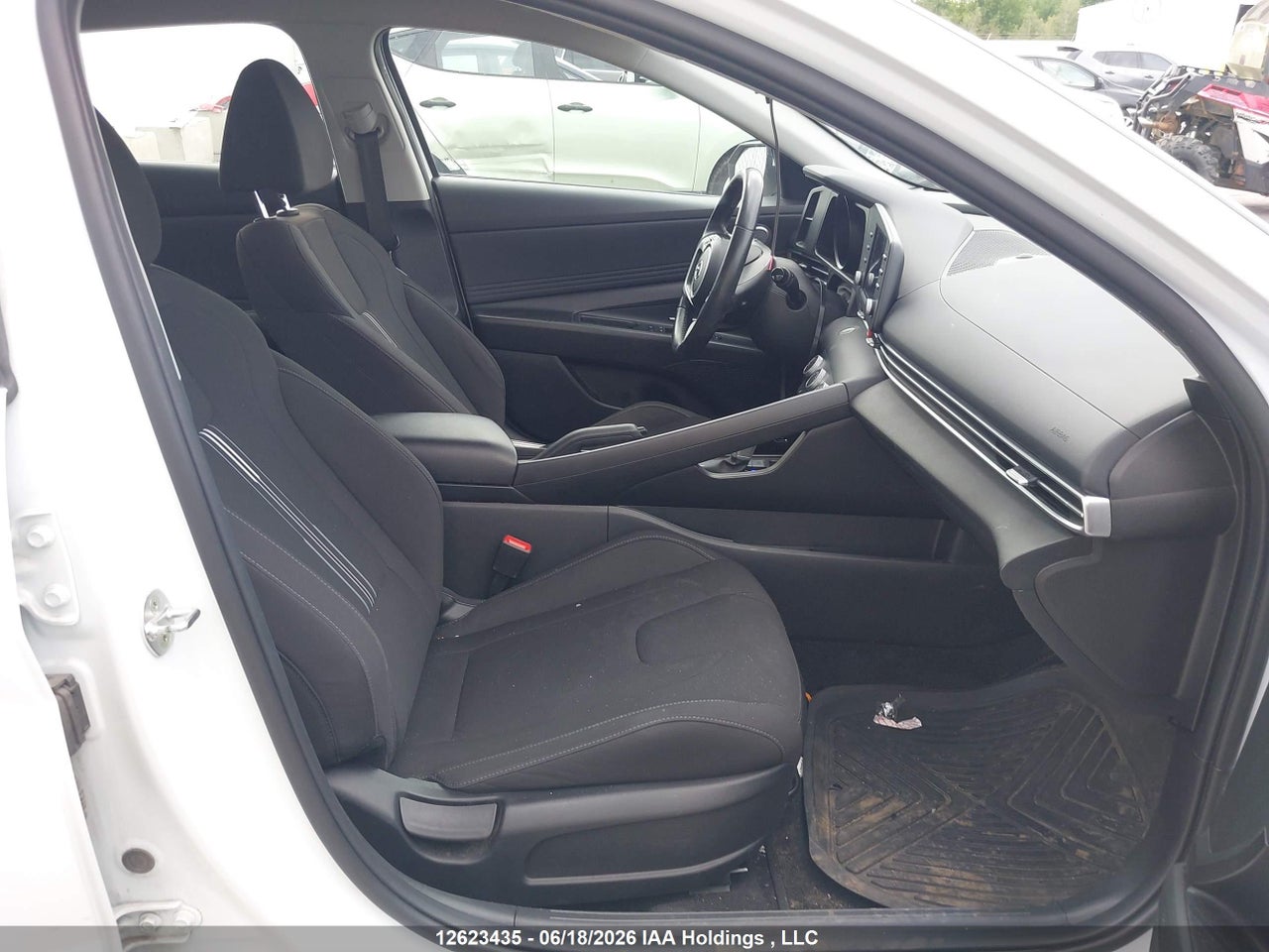 2023 HYUNDAI ELANTRA PREFERRED IVT thumbnail 6