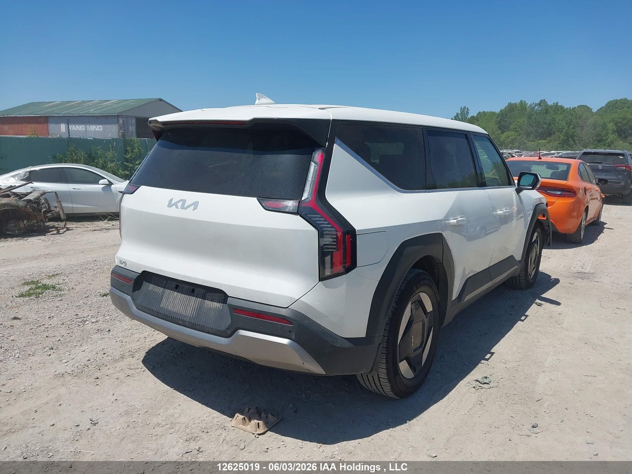 2025 KIA EV9 thumbnail 5
