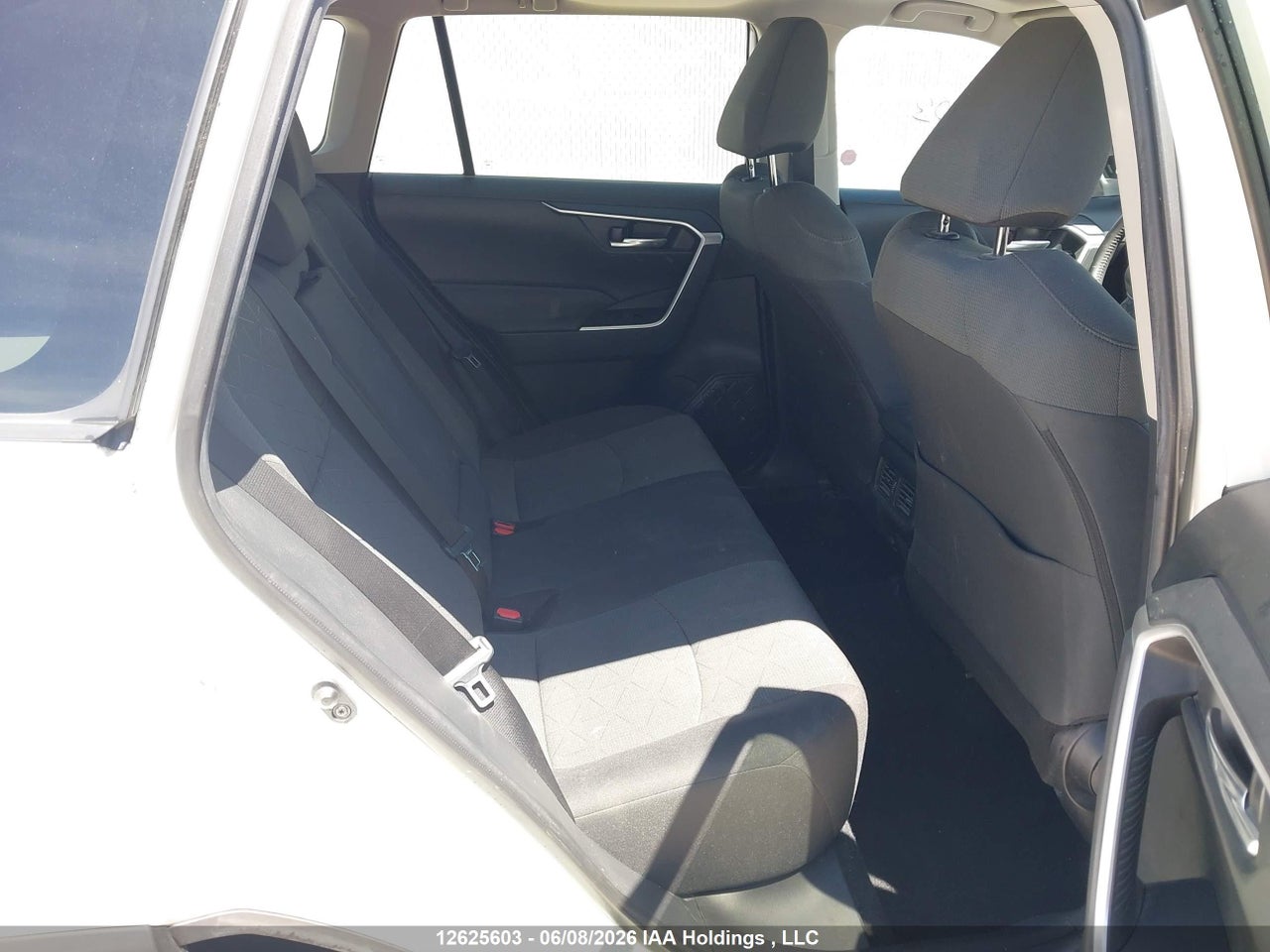 2021 TOYOTA RAV4 XLE thumbnail 9