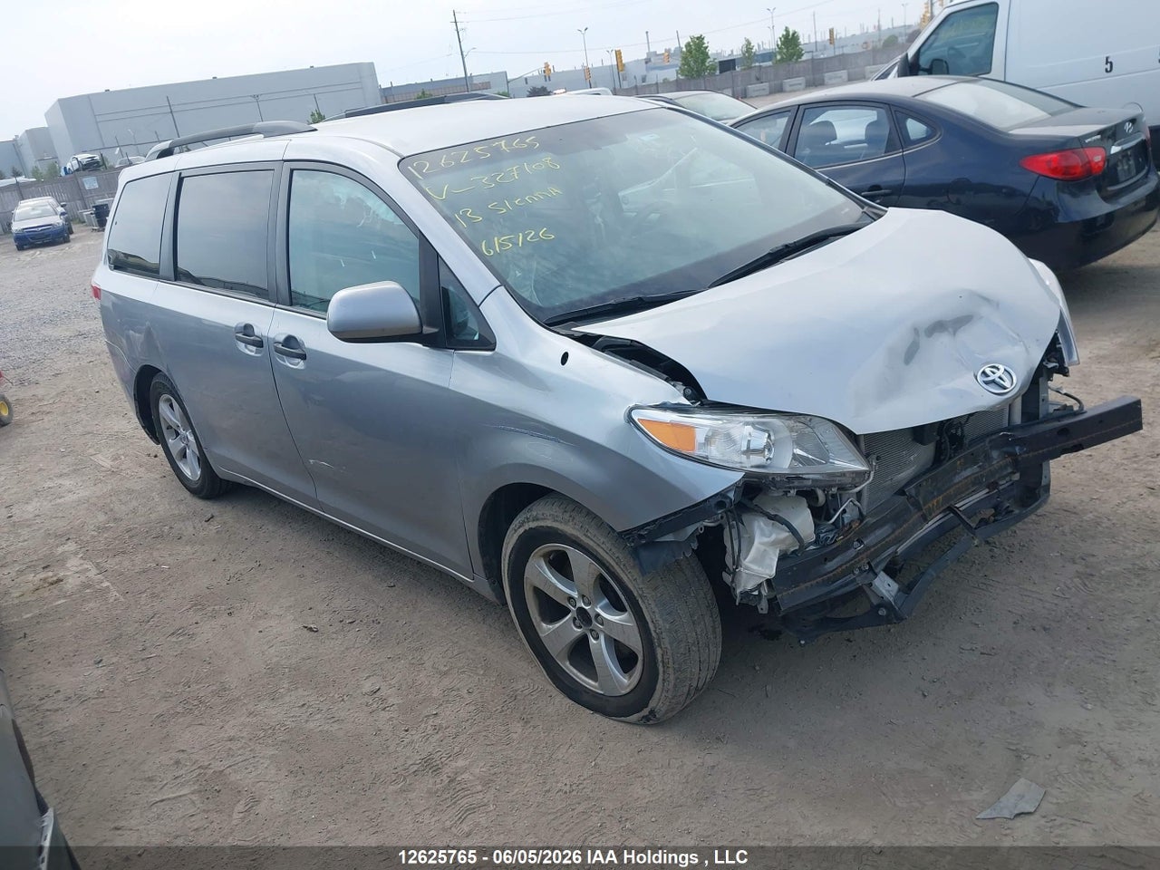 2013 TOYOTA SIENNA thumbnail 2