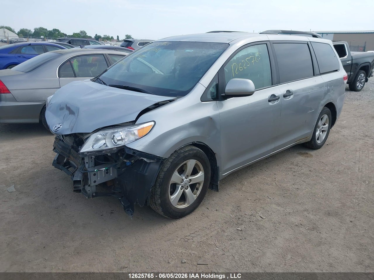 2013 TOYOTA SIENNA thumbnail 3