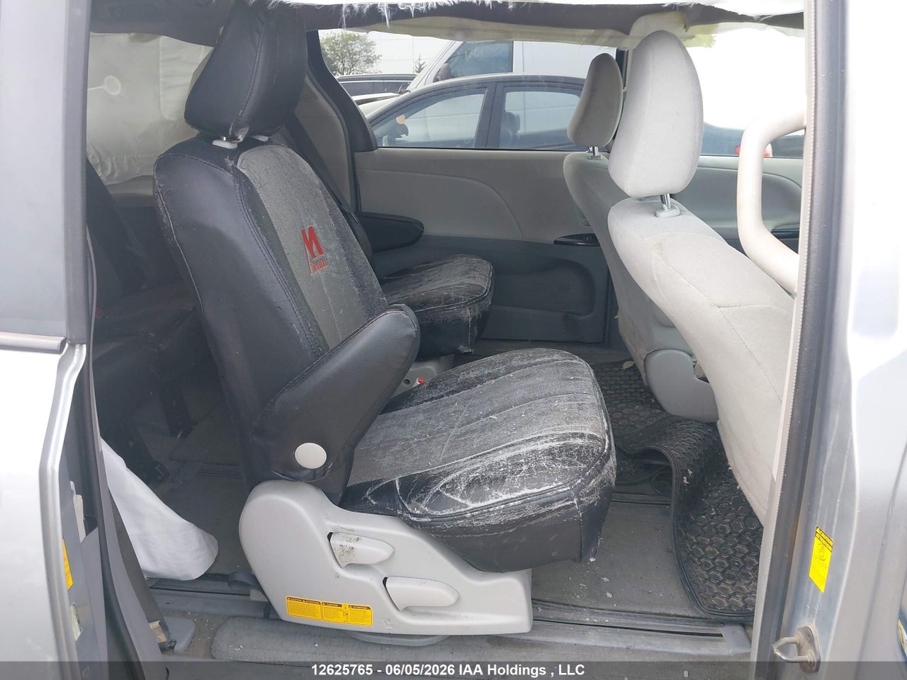 2013 TOYOTA SIENNA thumbnail 9