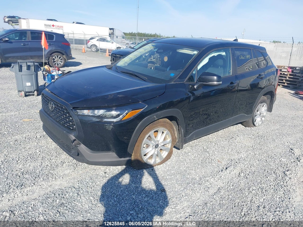 2025 TOYOTA COROLLA CROSS LE thumbnail 3