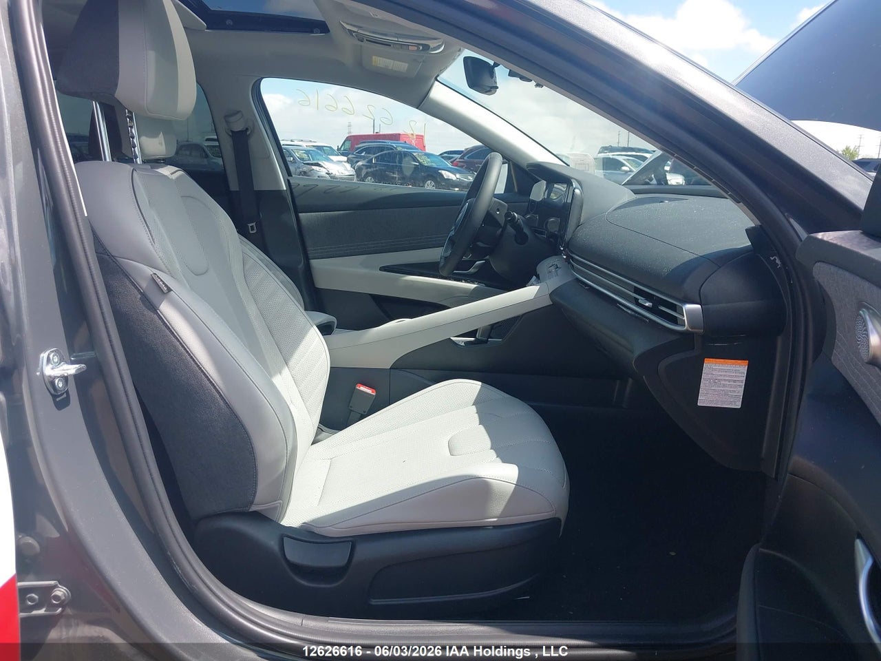 2025 HYUNDAI ELANTRA LUXURY WITH TWO-TONE INTERIOR HYBRID thumbnail 6