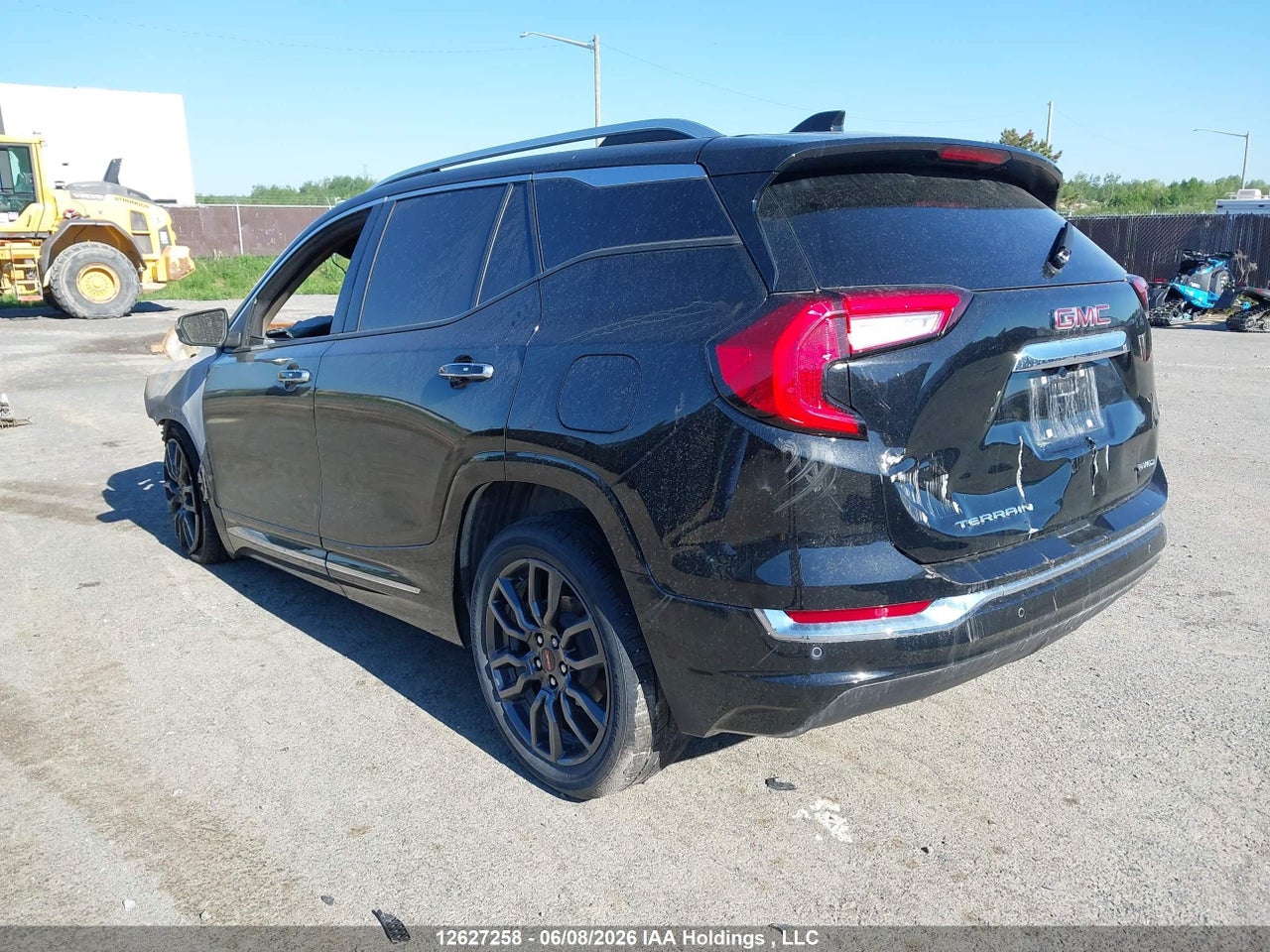 2024 GMC TERRAIN DENALI thumbnail 4