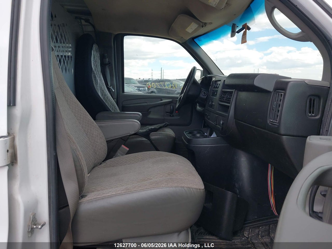 2015 GMC SAVANA 2500 1WT thumbnail 6