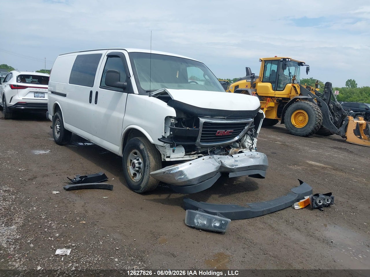 2018 GMC SAVANA G2500 thumbnail 2