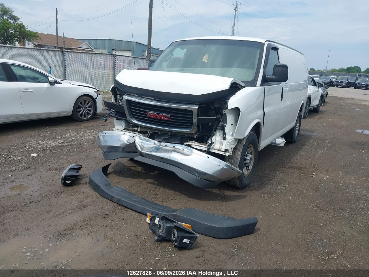 2018 GMC SAVANA G2500 thumbnail 3