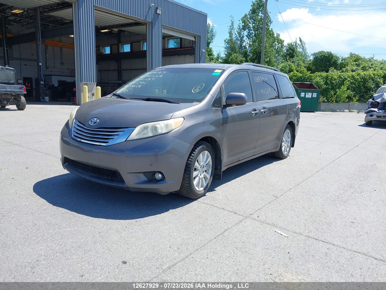 2012 TOYOTA SIENNA XLE 7 PASSENGER thumbnail 3