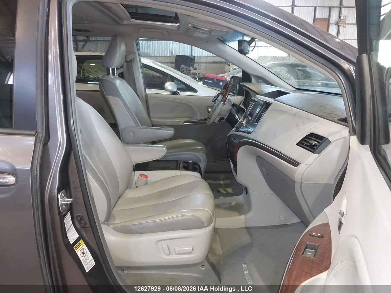 2012 TOYOTA SIENNA XLE 7 PASSENGER thumbnail 6