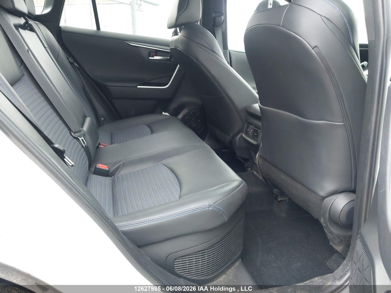 2025 TOYOTA RAV4 XSE thumbnail 9